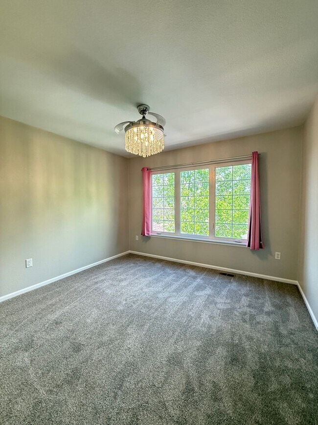 Building Photo - Your Colorado Oasis Awaits! 4 Bed, 3.5 Bath Home with Modern Amenities next to open space