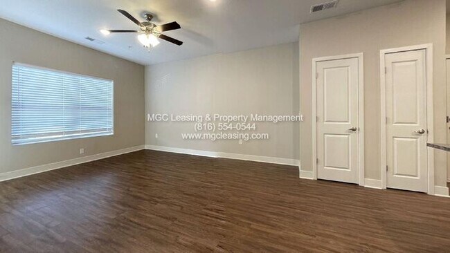 Building Photo - 2 Bedroom Luxury Apartment in the Northland of KCMO