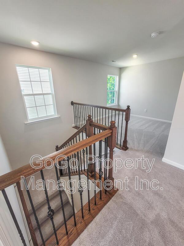 Building Photo - 22 Echo Valley Dr