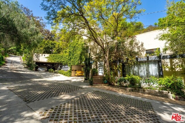 Building Photo - 1001 N Beverly Glen Blvd