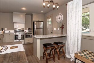 Building Photo - 301 NW F St