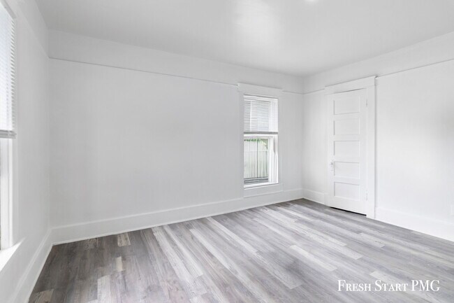 Building Photo - Charming 3-Bedroom Home with Spacious Livi...