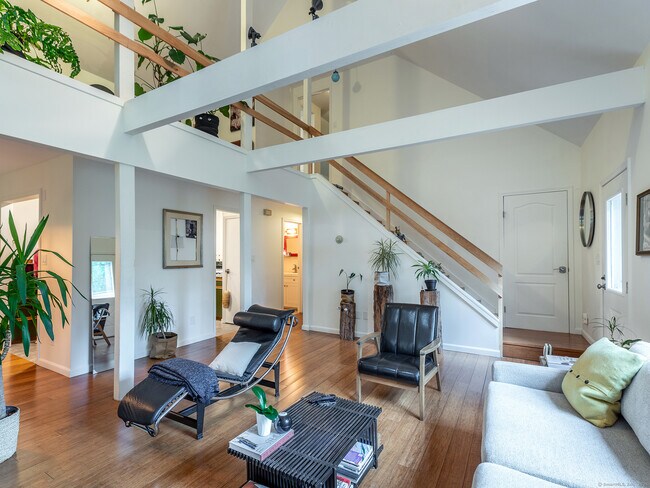Building Photo - 7 Owls Nest Ln