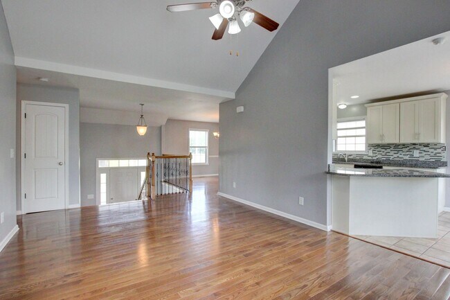 Building Photo - Sweet Splitlevel with Awesome Basement Area