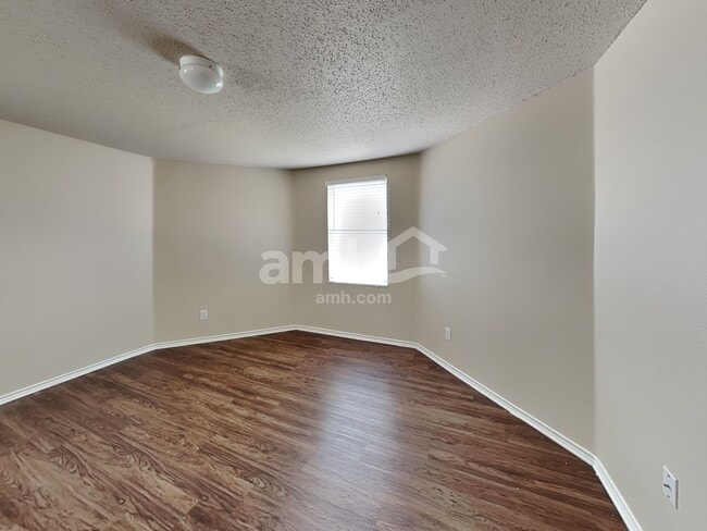 Building Photo - 16508 Jasmine Springs Dr