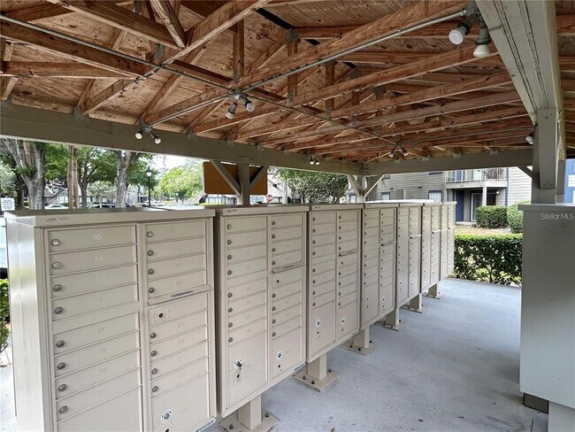 Building Photo - 966 Helmsley Ct