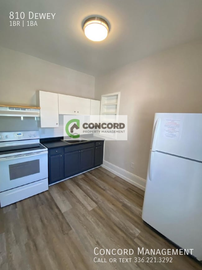 Building Photo - 810 Dewey-