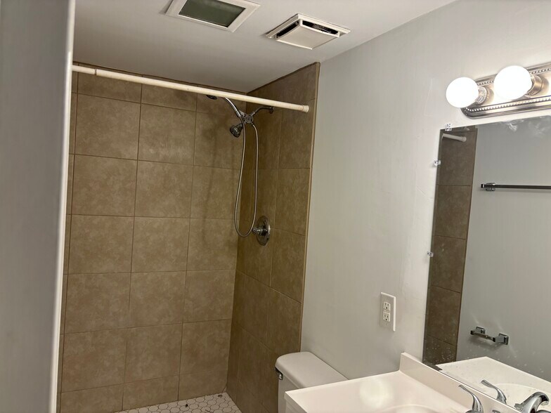 Building Photo - 6530 Watchspring Ct