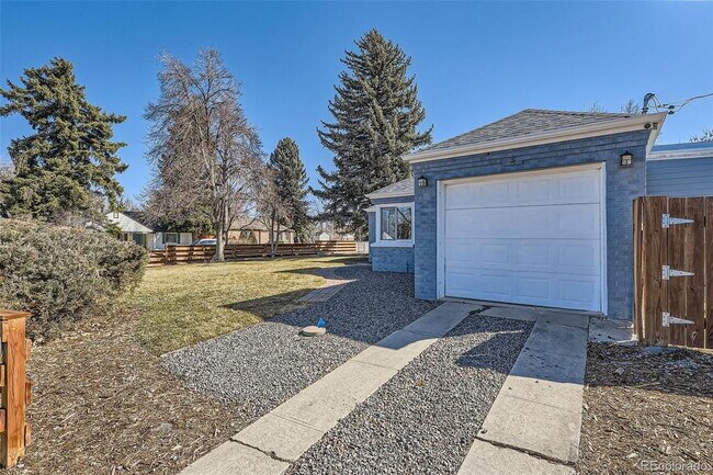 Building Photo - "Charming 3-Bed SFH Denver Gem with Gleaming Hardwood Floors"