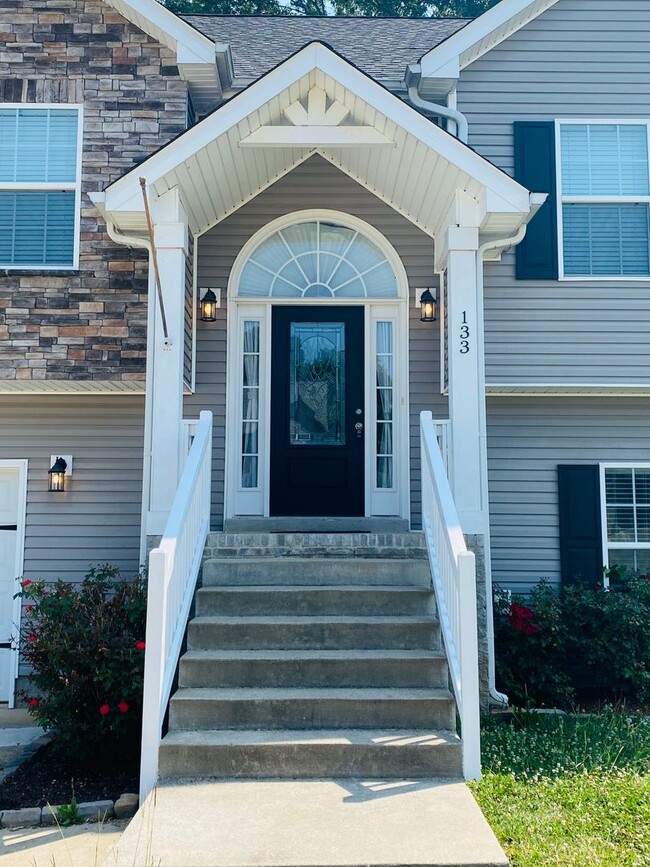 Building Photo - Luxury Home