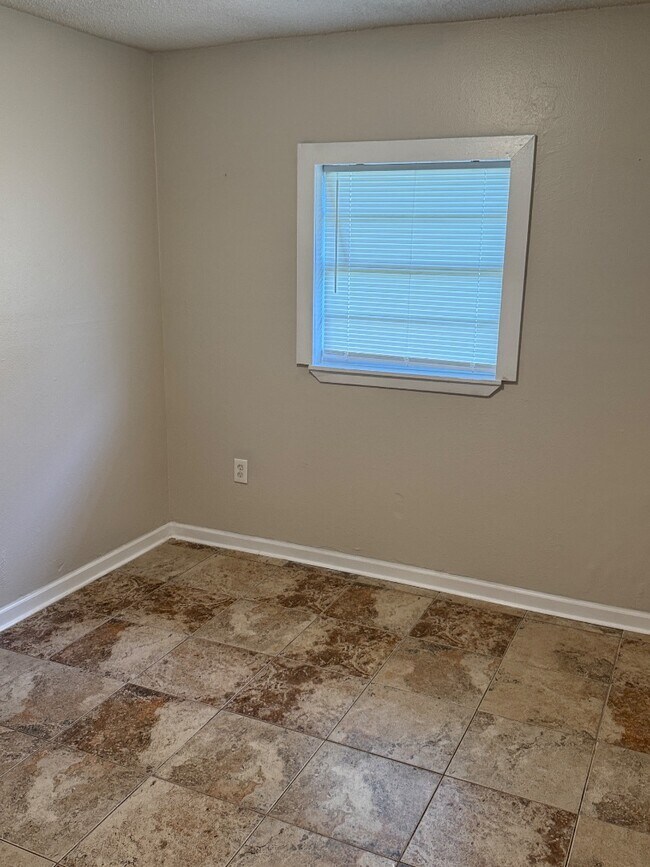 Building Photo - 221 Farrell St