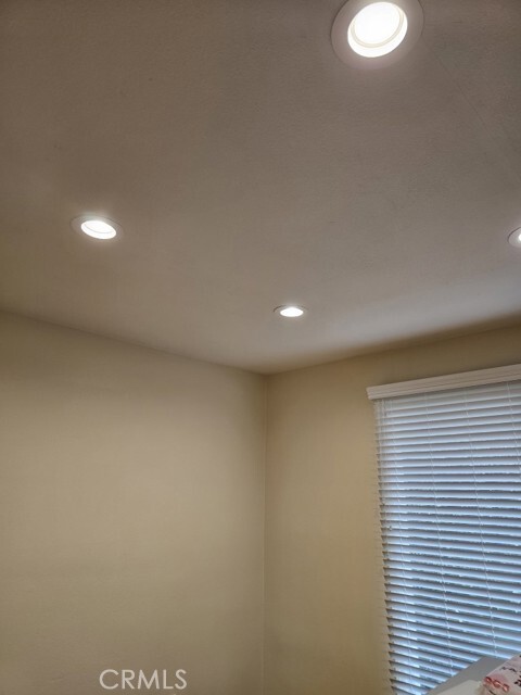 Building Photo - 1632 Canyon Dr