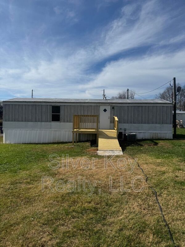 Building Photo - 3631-3637 Sweetwater Vonore Road