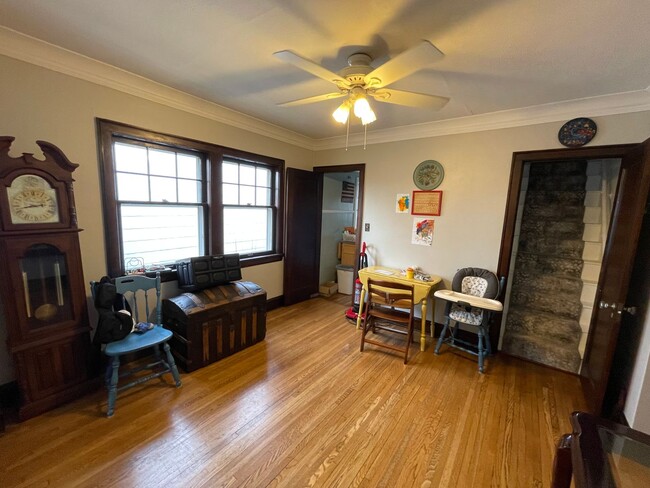 Building Photo - AVAILABLE JULY - 3 BEDROOM/1.5 BATHROOM HOME