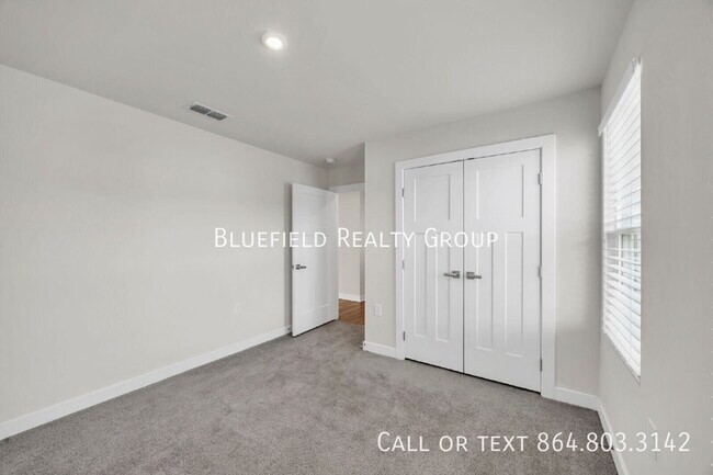 Building Photo - 128 Sylvester St