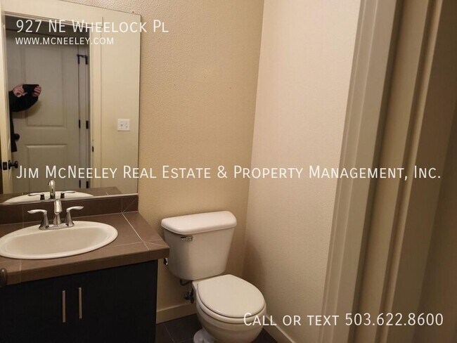 Building Photo - 927 NE Wheelock Pl