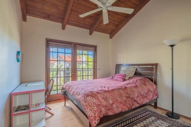 Building Photo - 8642 Villa La Jolla Dr