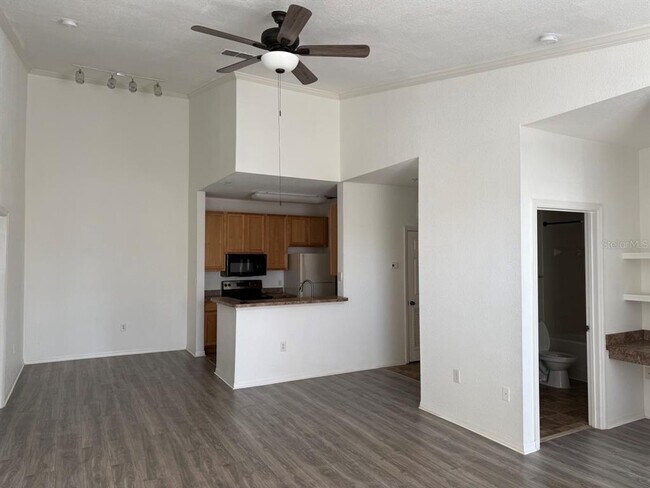 Building Photo - 10205 Courtney Palms Blvd