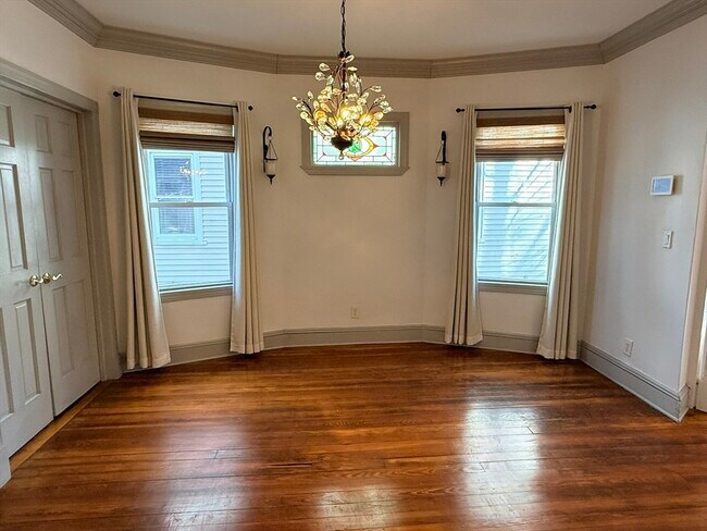 Building Photo - 96 King St