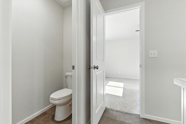 Building Photo - Beautifully Maintained Home in Coveted HOA...