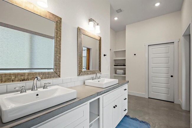 Building Photo - 805 Gallagher Dr
