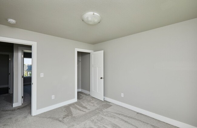 Building Photo - 4 Bedroom, 3 Bathroom Home In Waukee!