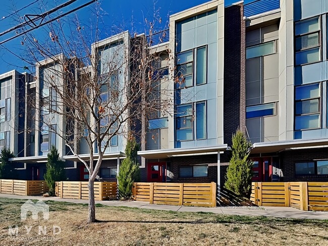 Building Photo - 3325 W 18th Ave