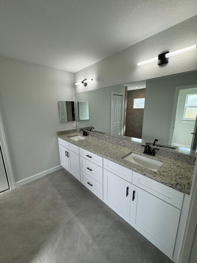 Building Photo - Beautiful 3BR/2BA Home! Brand New Everythi...