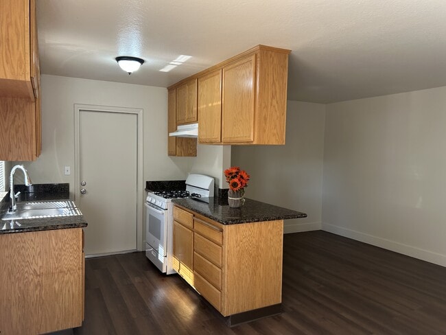 Building Photo - 3000 Keller St