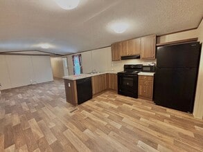 Building Photo - 300 Cherokee Ln