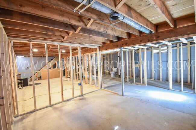 Building Photo - 2 Bedroom 2 Bath Home in Des Moines