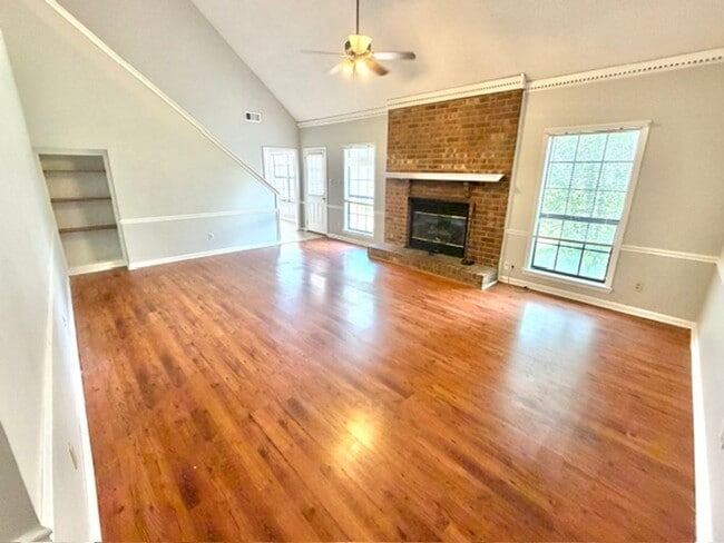 Building Photo - 6383 Eastbrier Dr