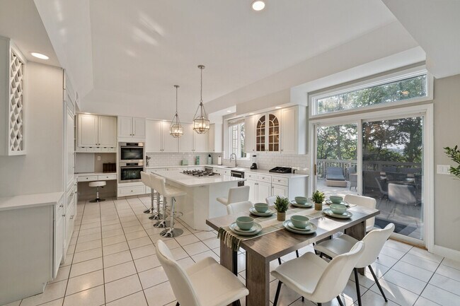 Building Photo - 321 Museum Village Rd