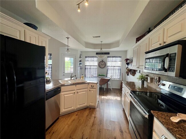 Building Photo - 800 Sienna Dr