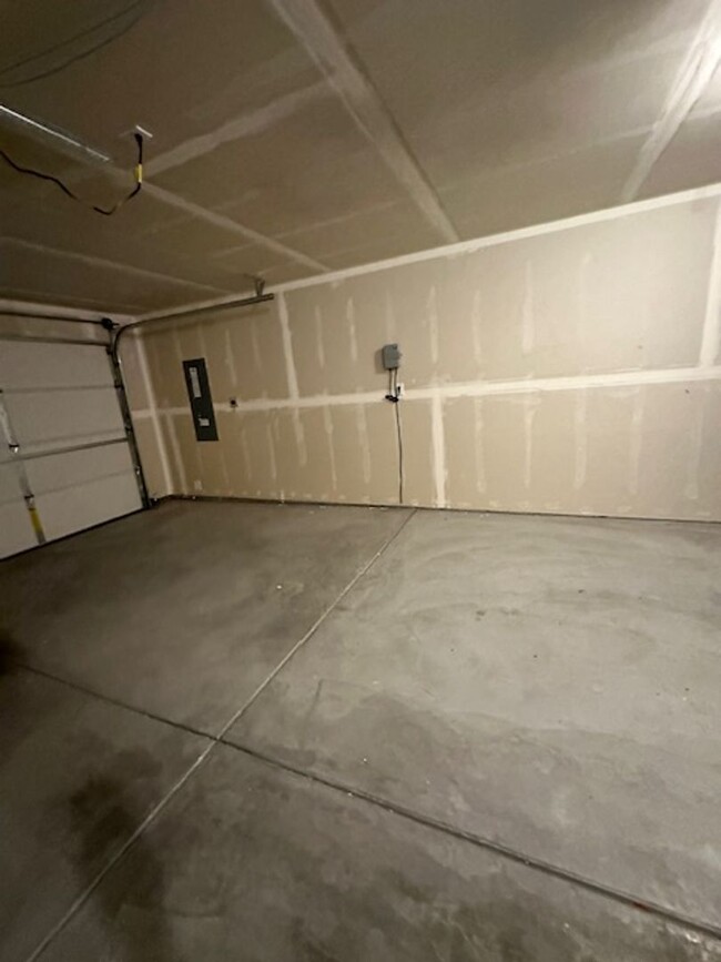 Building Photo - House for Rent