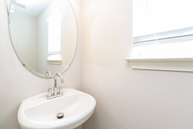 Building Photo - 1121 Vistalite Ln