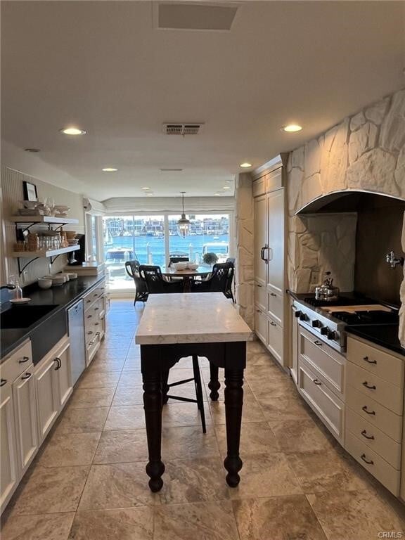 Building Photo - 2636 Bayshore Dr