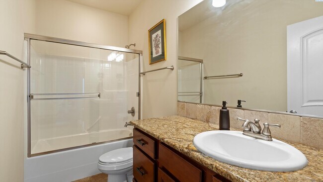 Building Photo - Fully Furnished and available for the holi...