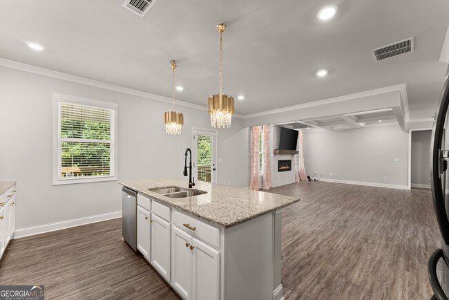 Building Photo - 4656 Silver Oak Dr