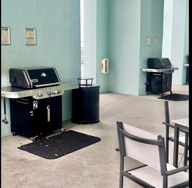 Building Photo - 1900 N Bayshore Dr