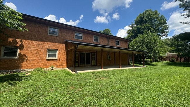 Building Photo - Available Aug 7th, 2026!