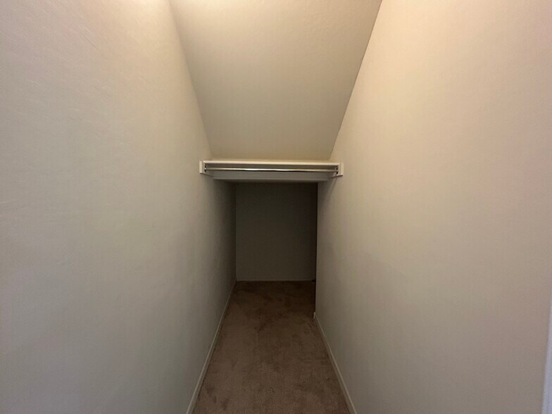 Building Photo - 8909 W Missouri Ave