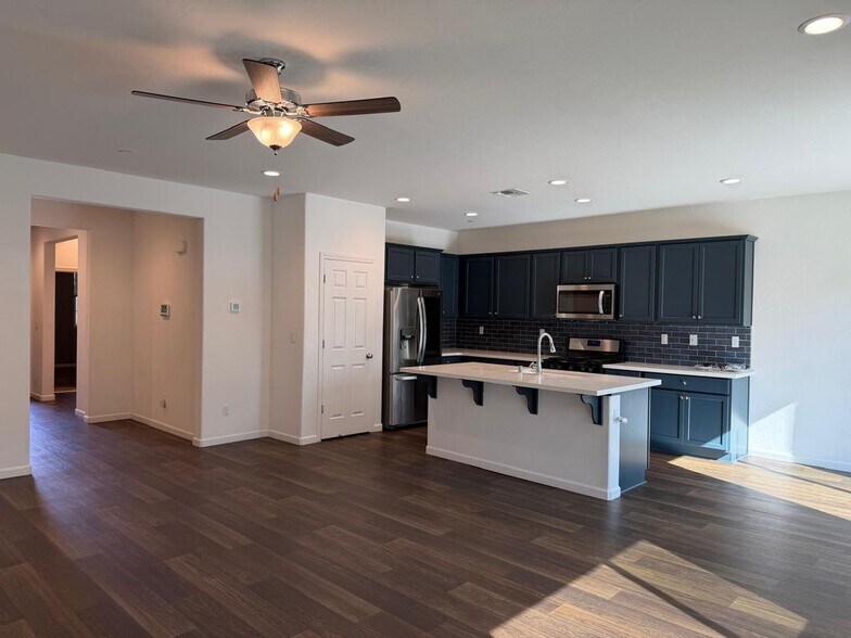 Building Photo - 6659 E Vassar Ave