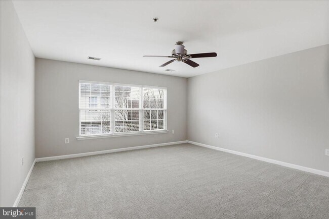 Building Photo - 5053 Kilburn St