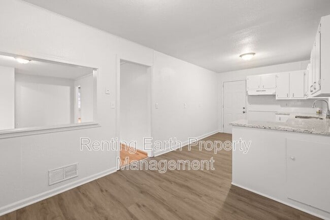 Building Photo - 221 Lawson Rd