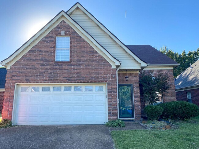 Primary Photo - 3 bed, 2.5 bath house in Olive Branch near...