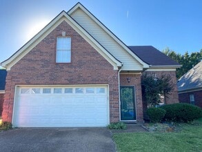 Building Photo - 3 bed, 2.5 bath house in Olive Branch near...