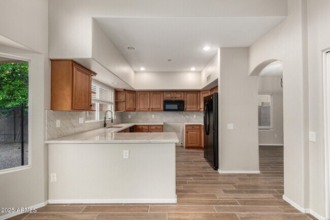 Building Photo - 4522 E Rowel Rd