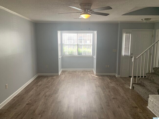 Building Photo - 11112 Memorial Pkwy SW