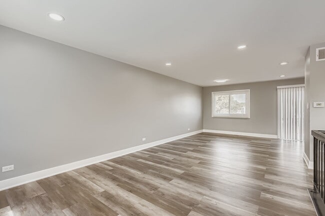 Building Photo - 5611 Allemong Dr